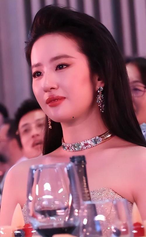 刘亦菲爆料最新,揭秘她的演艺生涯与幕后故事